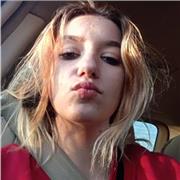 Profesora apta para todo tipo de edades y niveles.